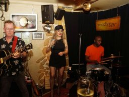 2025 &raquo; Jones & the Crew live (4.4.25)